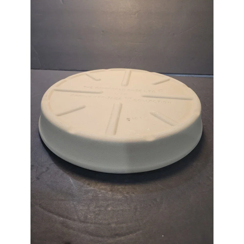 Pampered Chef Family Heritage Collection Round Deep Dish Stoneware